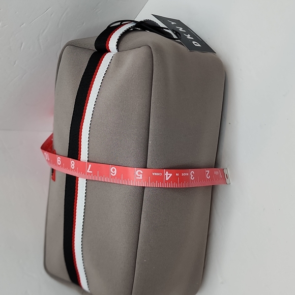 DKNY TOILETRY TRAVEL BAG, GREY - Picture 12 of 14